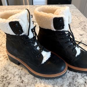 Target Combat boots with Sherpa detail